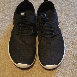 Nike Black Tennis Shoes
